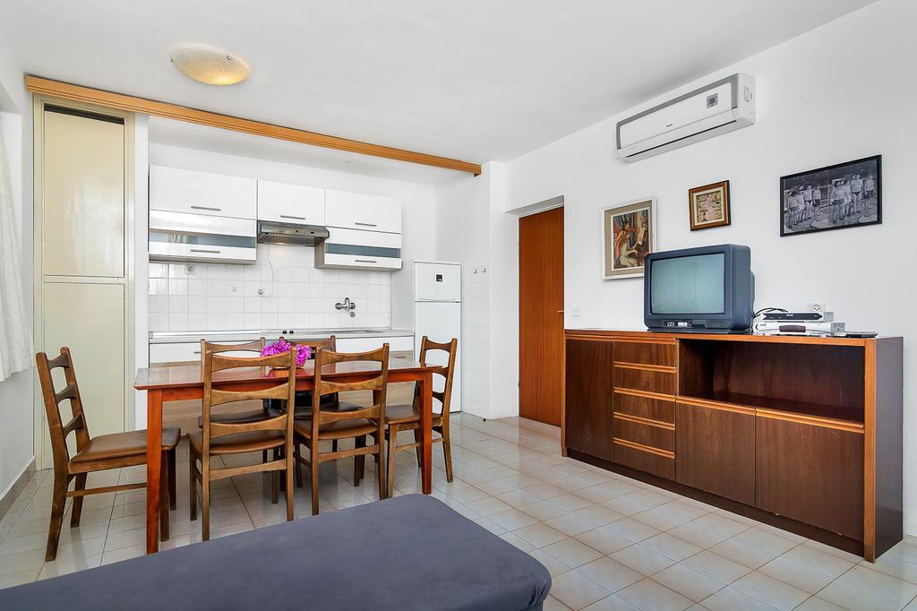 Apartmani Cico Gdinj Exterior photo