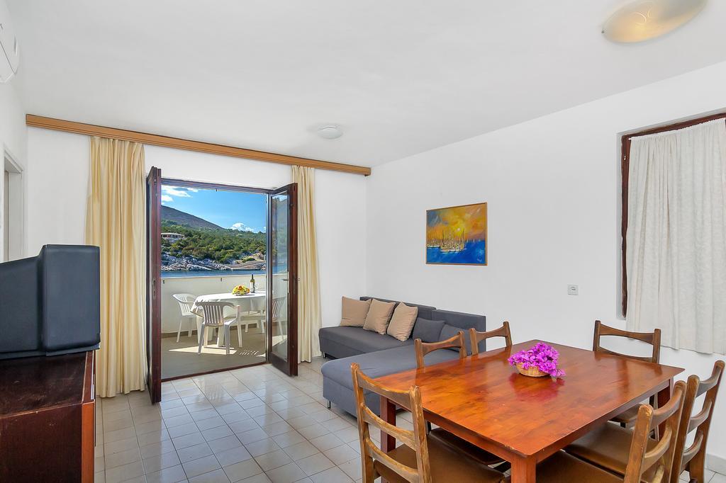 Apartmani Cico Gdinj Exterior photo