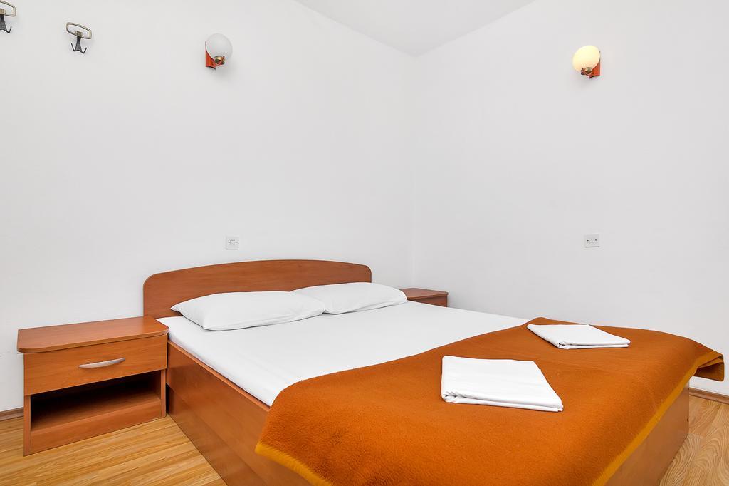 Apartmani Cico Gdinj Exterior photo