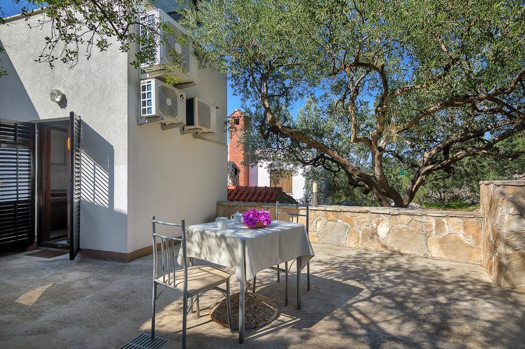 Apartmani Cico Gdinj Exterior photo