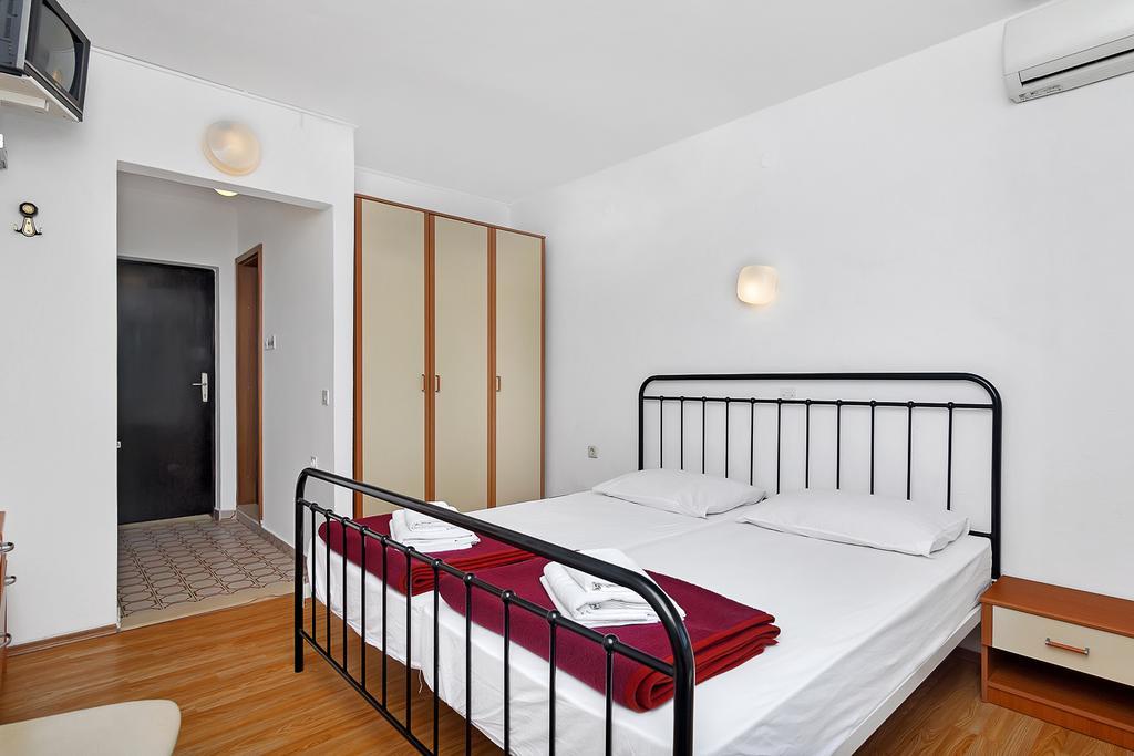 Apartmani Cico Gdinj Exterior photo